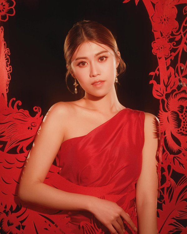 25歲TVB新晉咪神晒性感泳照衝擊眼球 魔鬼身材迫爆比堅尼泳衣極震撼