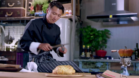 謝霆鋒演唱會型爆啟德！細數「鋒」味狂人傳說：毛巾雞蛋仔／單手揈蕉／量子藝術甜品