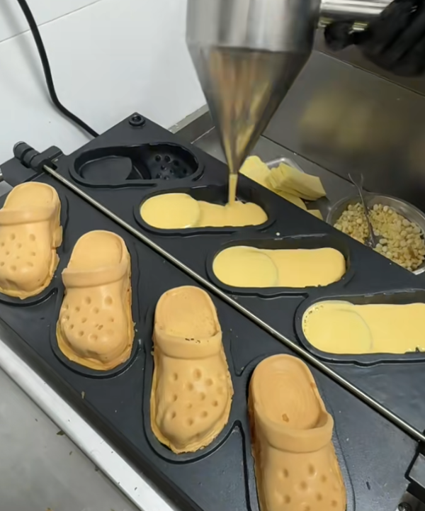 深圳奇特造型雞蛋仔引關注 網友反應兩極：看起來好臭 