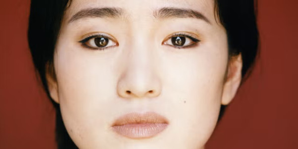 女人嘴型面相運勢分析-嘴歪