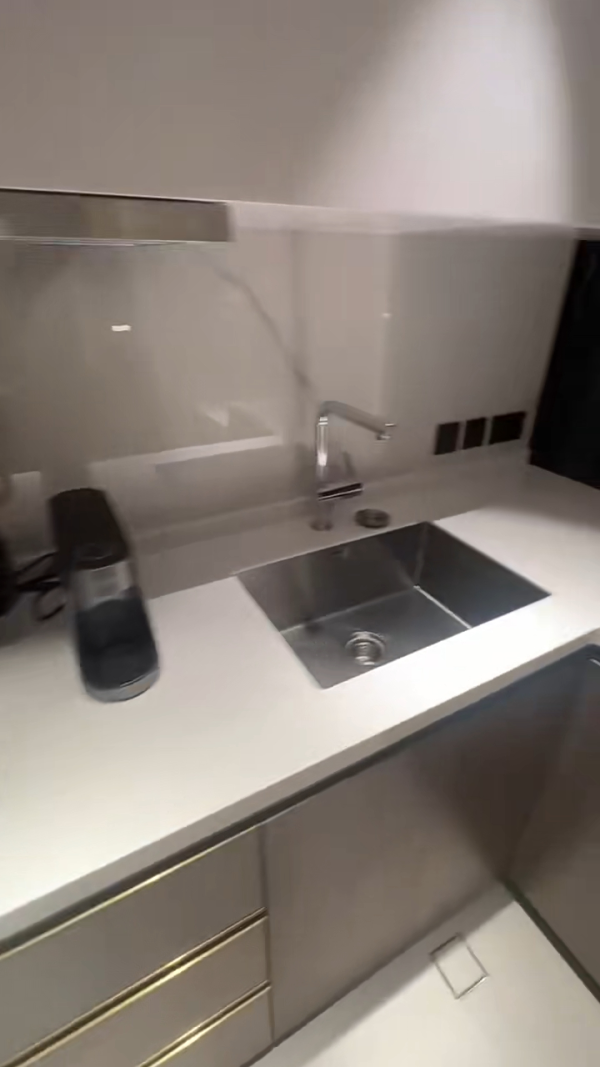 內地女試住香港4大酒店 價位從0到00 網民指這間性價比最高 