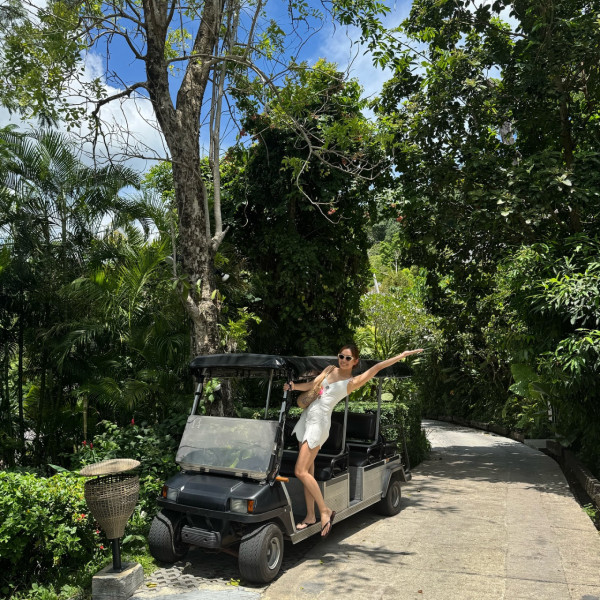 楊愛瑾Miki外地度假泳裝放題!兩孩之母曬零贅肉fit爆身材