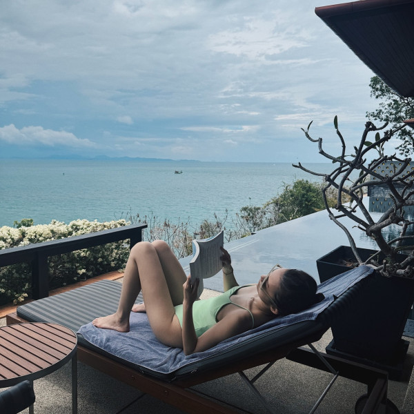 楊愛瑾Miki外地度假泳裝放題!兩孩之母曬零贅肉fit爆身材