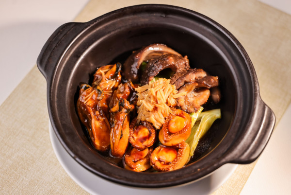 沙田馬場百勝廳首推母親節三重賞   限時6折優惠 / 免費送珍饈一品煲及玫瑰花 人均$200起!