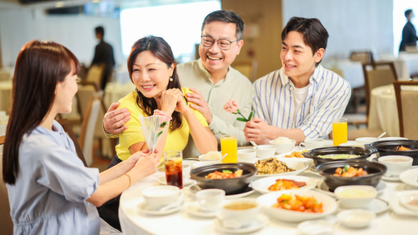 沙田馬場百勝廳首推母親節三重賞   限時6折優惠 / 免費送珍饈一品煲及玫瑰花 人均$200起!