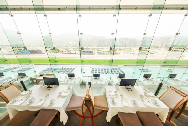 沙田馬場百勝廳首推母親節三重賞   限時6折優惠 / 免費送珍饈一品煲及玫瑰花 人均$200起!