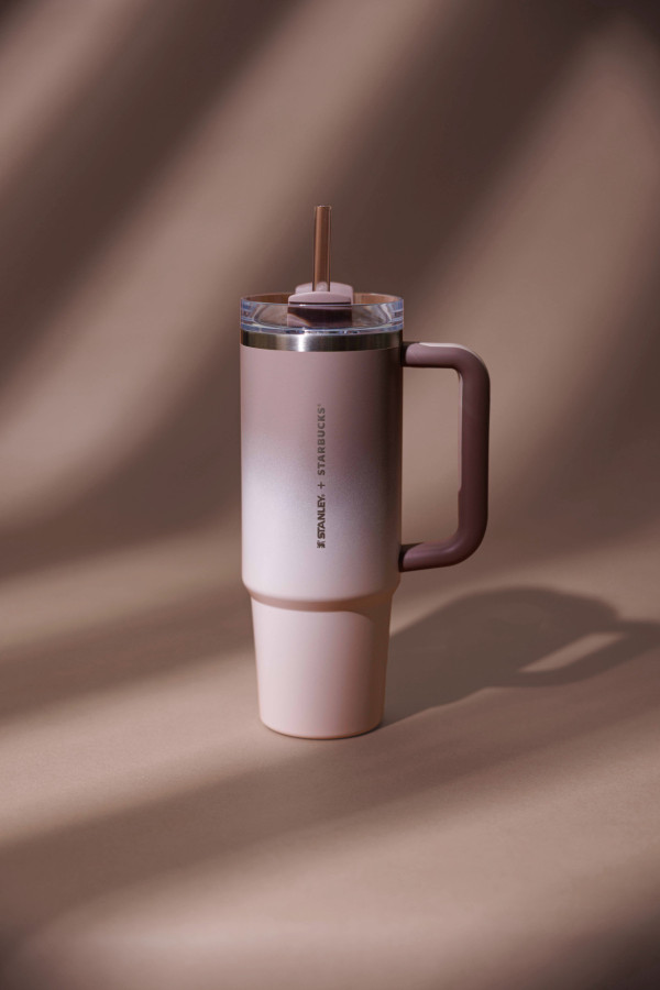 Starbucks推出全新開心果美食及夏季限定飲品   懷舊遊戲主題商品／夏日柴犬商品