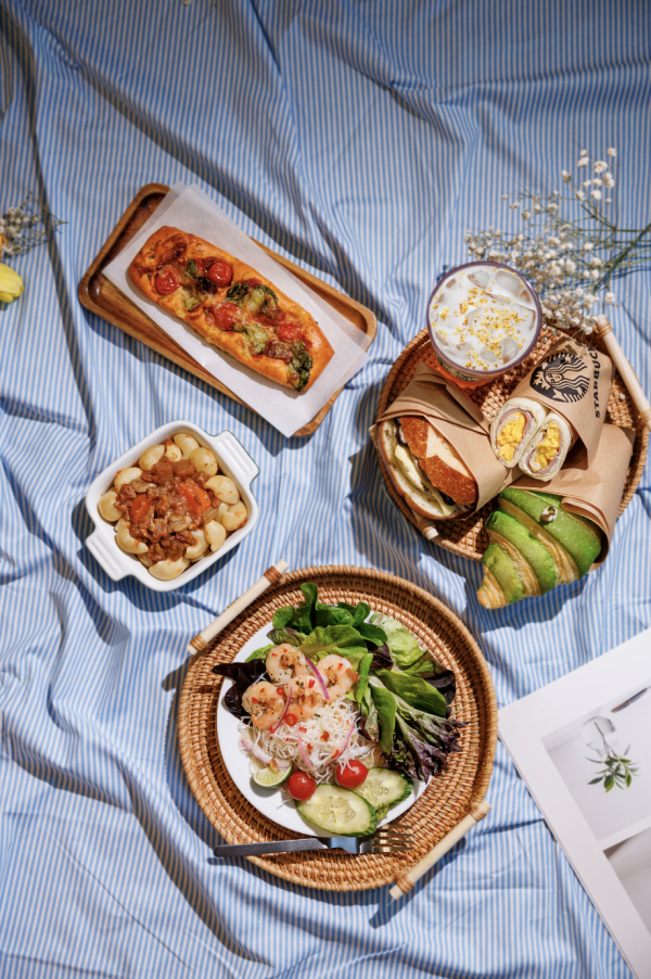 Starbucks推出全新開心果美食及夏季限定飲品   懷舊遊戲主題商品／夏日柴犬商品