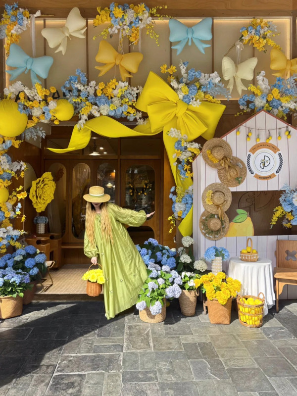 深圳打卡Cafe｜檸檬黃主題繡球花木屋Cafe！巨型玫瑰！必食鮮果窩夫/黑松露意粉！ 