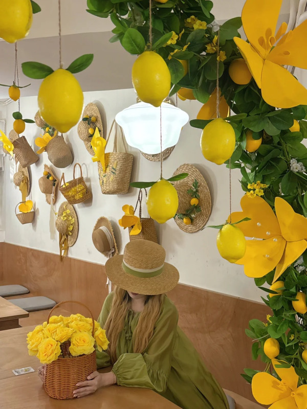 深圳打卡Cafe｜檸檬黃主題繡球花木屋Cafe！巨型玫瑰！必食鮮果窩夫/黑松露意粉！ 