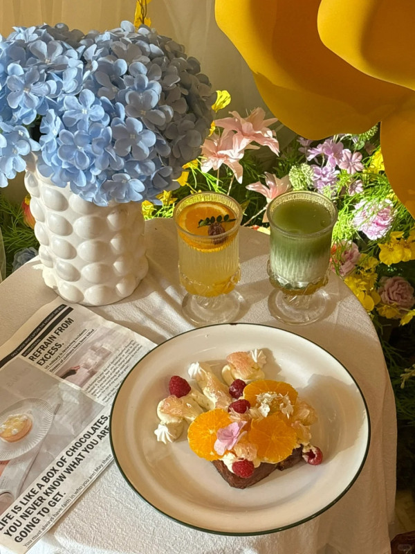 深圳打卡Cafe｜檸檬黃主題繡球花木屋Cafe！巨型玫瑰！必食鮮果窩夫/黑松露意粉！ 