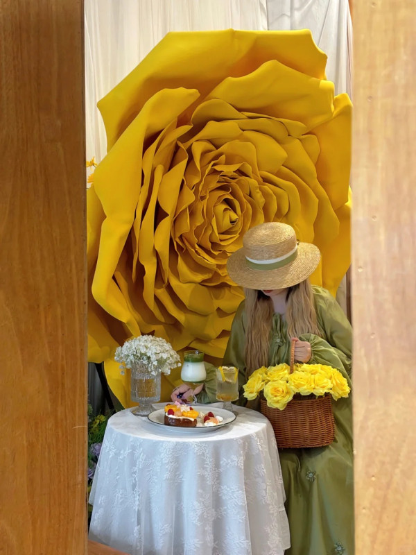 深圳打卡Cafe｜檸檬黃主題繡球花木屋Cafe！巨型玫瑰！必食鮮果窩夫/黑松露意粉！ 