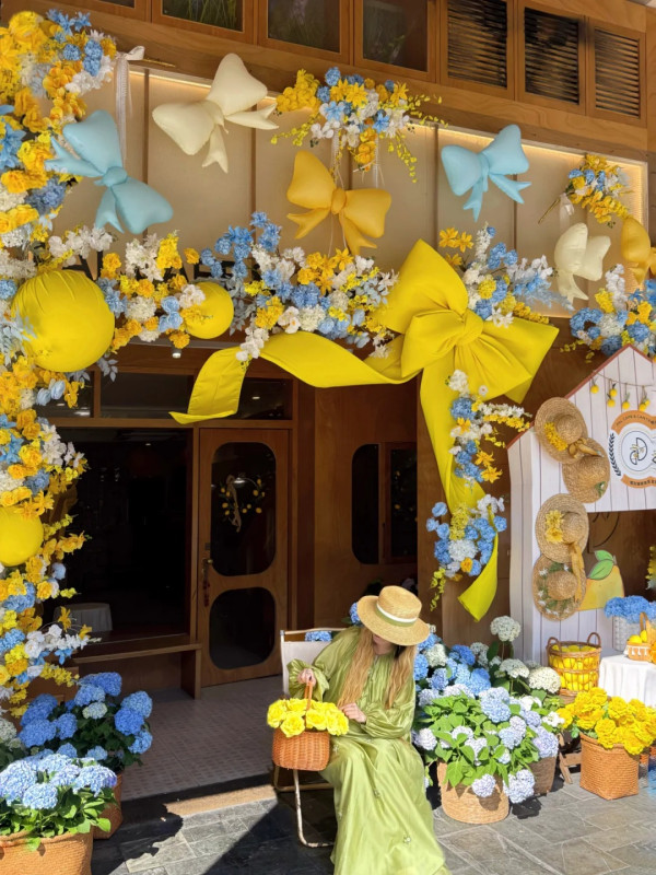 深圳打卡Cafe｜檸檬黃主題繡球花木屋Cafe！巨型玫瑰！必食鮮果窩夫/黑松露意粉！ 