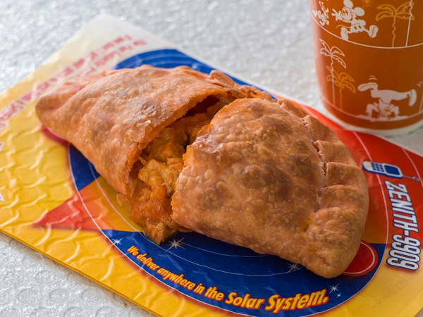 雞肉番茄口袋餡餅(圖片來源:東京迪士尼) 雞肉番茄口袋餡餅(圖片來源:東京迪士尼)
