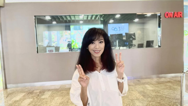 69歲米雪遊新加坡罕曬泳衣照！「凍齡美魔女」3大保養秘訣 