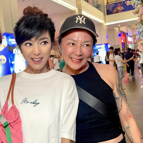 69歲米雪遊新加坡罕曬泳衣照！「凍齡美魔女」3大保養秘訣 