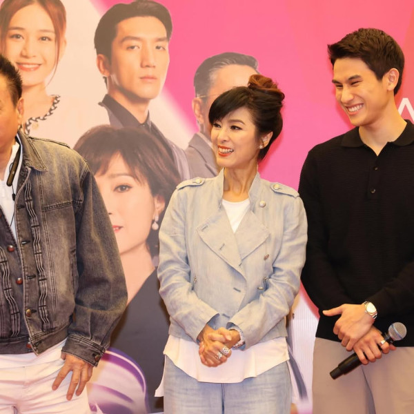 69歲米雪遊新加坡罕曬泳衣照！「凍齡美魔女」3大保養秘訣 