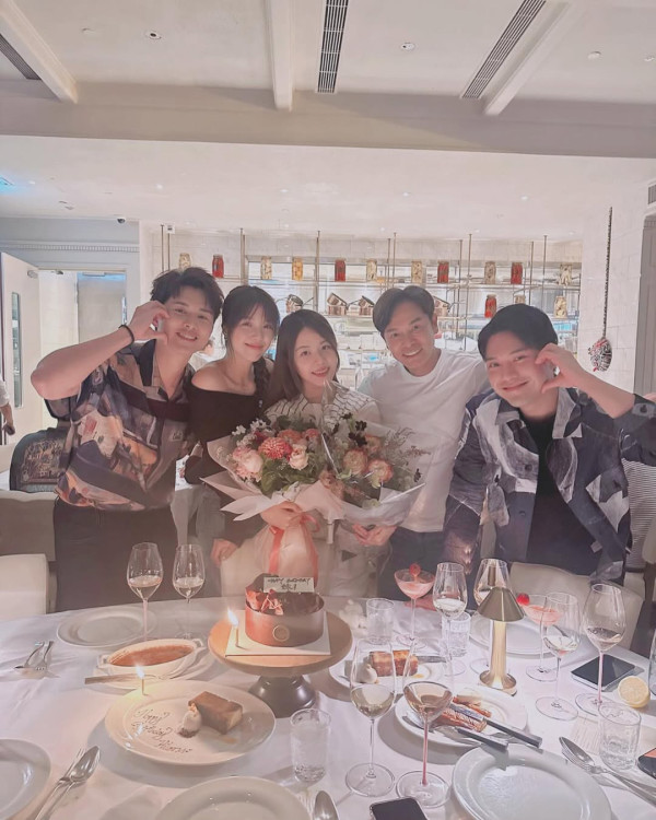 前港姐冠軍轉型跟Bob做婚宴司儀 性感上陣無懼緋聞纏身深得前輩歡心