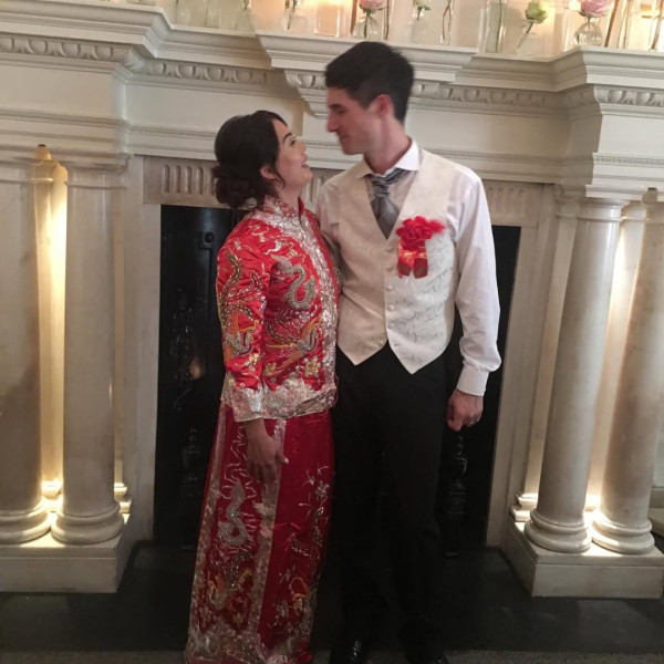 翁靜晶兩女兒首次合體拍片獲網民激讚盡得媽媽真傳！同為律師背景超強！細女成三孩之母曾踩界金融