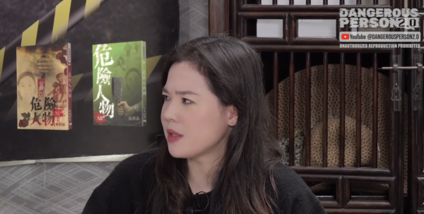 翁靜晶兩女兒首次合體拍片獲網民激讚盡得媽媽真傳！同為律師背景超強！細女成三孩之母曾踩界金融