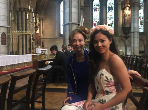 翁靜晶兩女兒首次合體拍片獲網民激讚盡得媽媽真傳！同為律師背景超強！細女成三孩之母曾踩界金融