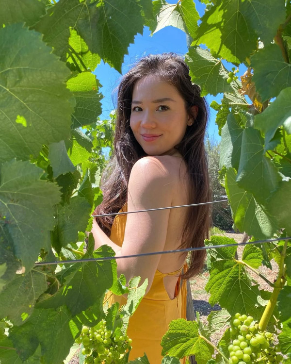翁靜晶兩女兒首次合體拍片獲網民激讚盡得媽媽真傳！同為律師背景超強！細女成三孩之母曾踩界金融