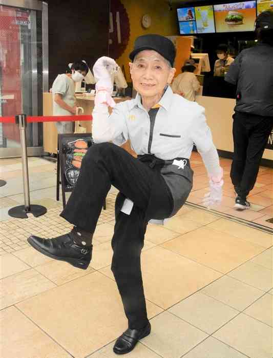 92歲婆婆最年長麥當勞員工  熱愛上班25年來零請假！親揭長壽秘訣全靠食漢堡？ 