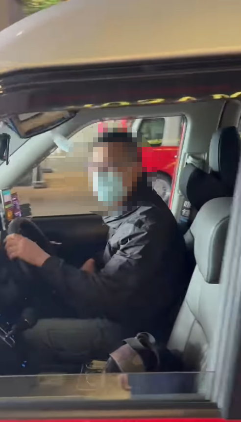 內地客搭的士疑因車程太短被中途趕落車 與的士司機罵戰 怒批：影衰香港 