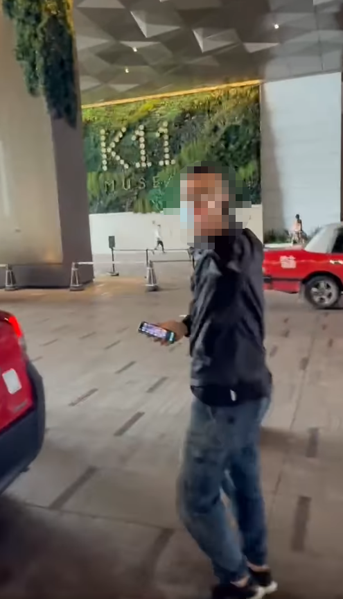 內地客搭的士疑因車程太短被中途趕落車 與的士司機罵戰 怒批：影衰香港 