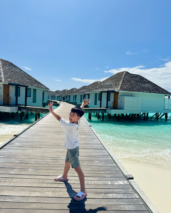 Coffee馬爾代夫泳裝曬火辣身材 驕人上圍+馬甲線惹網友羨慕!