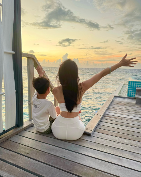 Coffee馬爾代夫泳裝曬火辣身材 驕人上圍+馬甲線惹網友羨慕!