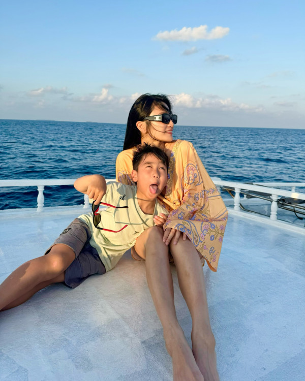 Coffee馬爾代夫泳裝曬火辣身材 驕人上圍+馬甲線惹網友羨慕!