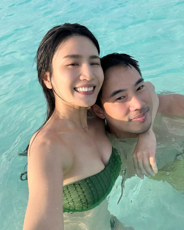 Coffee馬爾代夫泳裝曬火辣身材 驕人上圍+馬甲線惹網友羨慕!