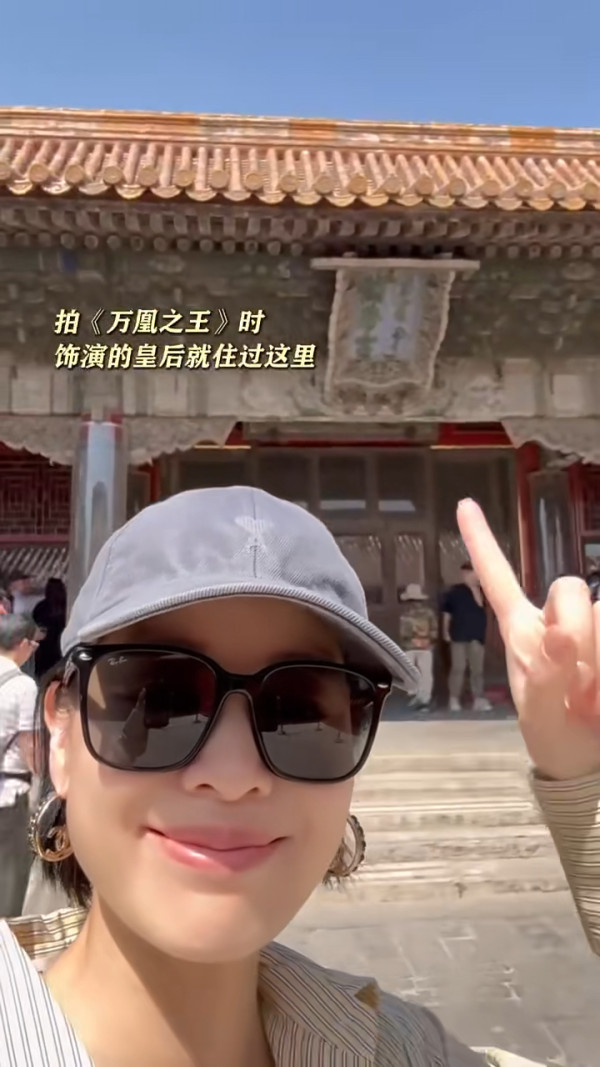 胡杏兒帶大仔遊北京憶當年 丈夫陷擁抱者風波 疑遠離是非散心 