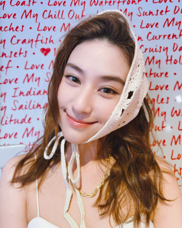 千億名媛34歲生日全家福老公無影 再惹婚變傳聞：你男人消失了？