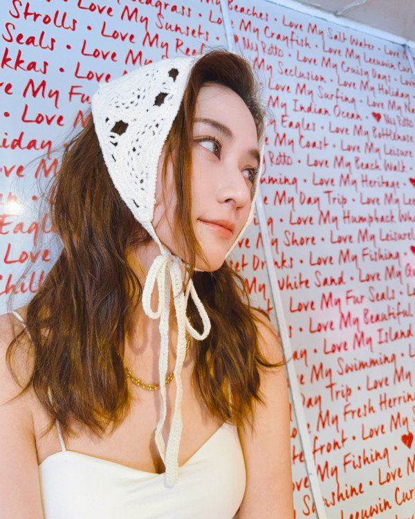 「豪門千金」何超蓮遊澳洲泳照被讚仙氣！曬Fit爆身材間接打破懷孕傳聞 