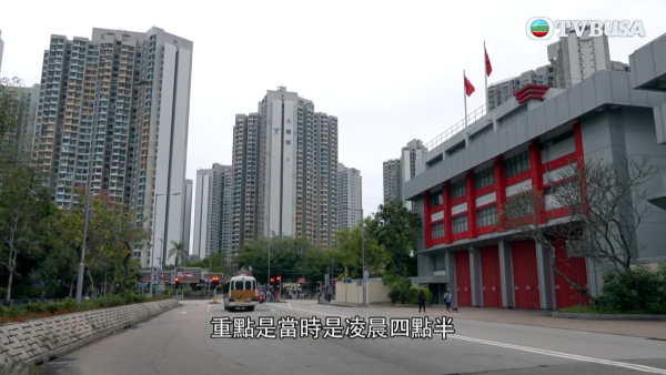 第一次是在天水圍，李爾晨在深夜時分遇上一名自稱救護員的「借襪男」。