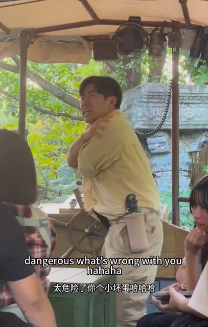 迪士尼戲精男船長爆紅！熱情表演征服遊客獲讚敬業：情緒價值拉滿