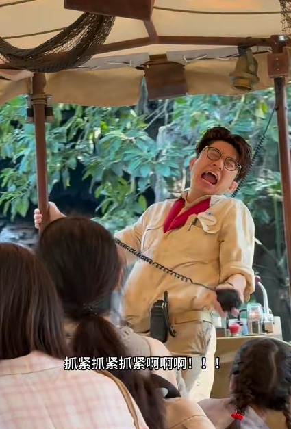 迪士尼戲精男船長爆紅！熱情表演征服遊客獲讚敬業：情緒價值拉滿