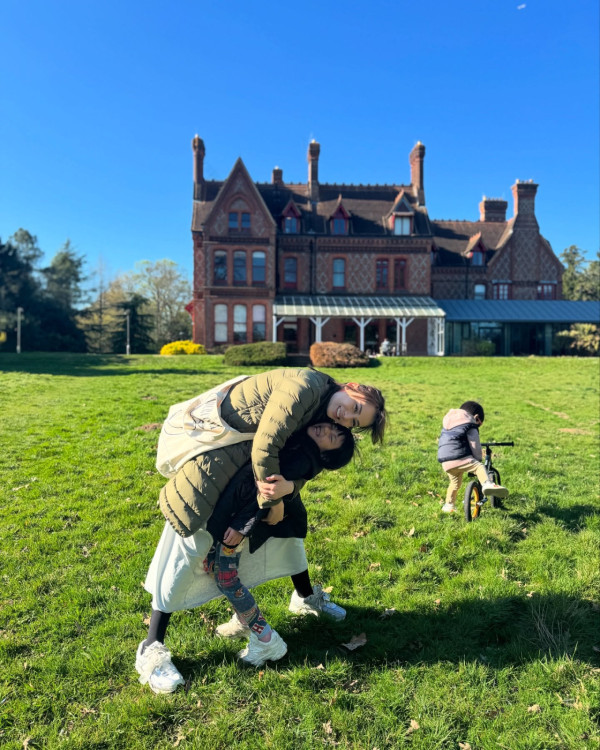 41歲女星與老公英國街頭鬧交 相識25年被狂數三大「罪行」 