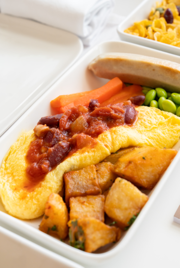 香港航空宣布新定位+升級服務！經濟艙包23kg託運行李/網上預辦登機免費揀位 