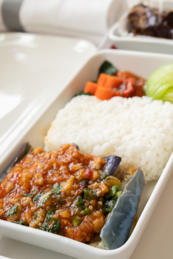 香港航空宣布新定位+升級服務！經濟艙包23kg託運行李/網上預辦登機免費揀位 