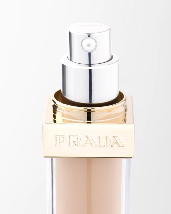 PRADA REVEAL 原光新肌粉底液