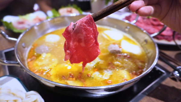 灣仔美食｜珍姐舊班底另起爐灶！豪牛火鍋店新張開業免費送封門牛柳  新鮮現宰本地牛不同部位/封門柳/牛胸爽/五花趾 