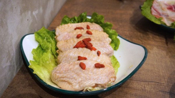 灣仔美食｜珍姐舊班底另起爐灶！豪牛火鍋店新張開業免費送封門牛柳  新鮮現宰本地牛不同部位/封門柳/牛胸爽/五花趾 