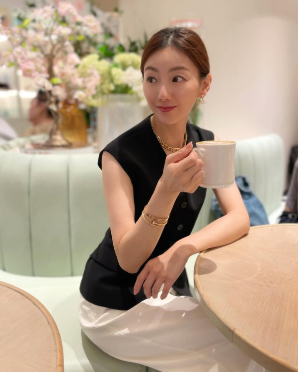 前TVB新聞女王周嘉儀風騷拉頭馬 愛駒「天下寵兒」終於贏返次！躋身上流做馬主生活富貴