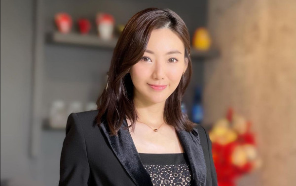 前TVB新聞女王周嘉儀風騷拉頭馬 愛駒「天下寵兒」終於贏返次！躋身上流做馬主生活富貴