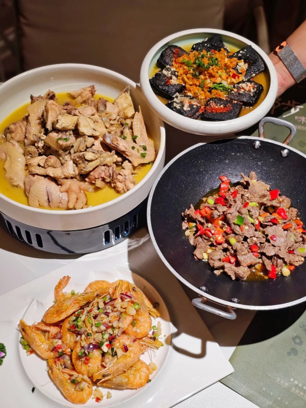 陟上味道•空中花園餐廳(圖片來源:小紅書@123木頭人) 陟上味道•空中花園餐廳(圖片來源:小紅書@123木頭人)