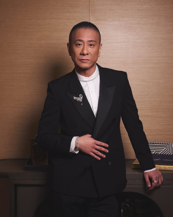 出爐金像男配朱栢康車尾放恤衫隨時試鏡 慨嘆：演員路不知流過幾多汗！