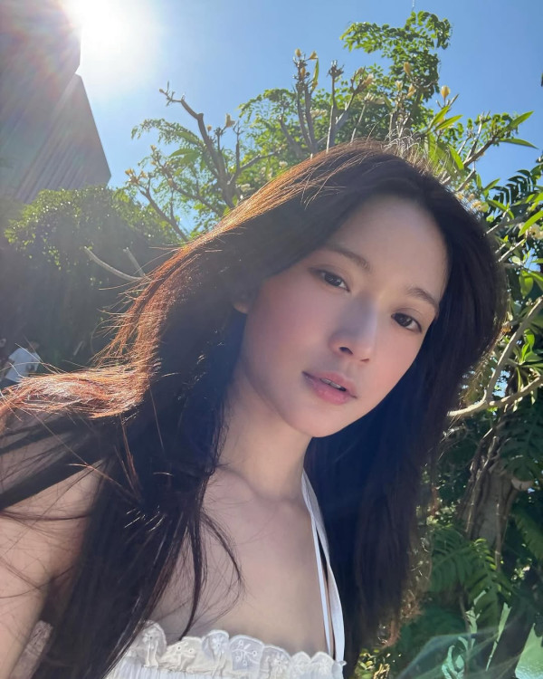 雲浩影海南海邊騎馬仙氣滿滿 罕曬音樂人男友合照高調放閃